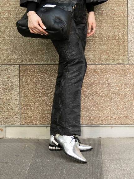 ストラスブルゴ(STRASBURGO)のボタニカルジャカード スティックパンツ PANTS / パンツ
